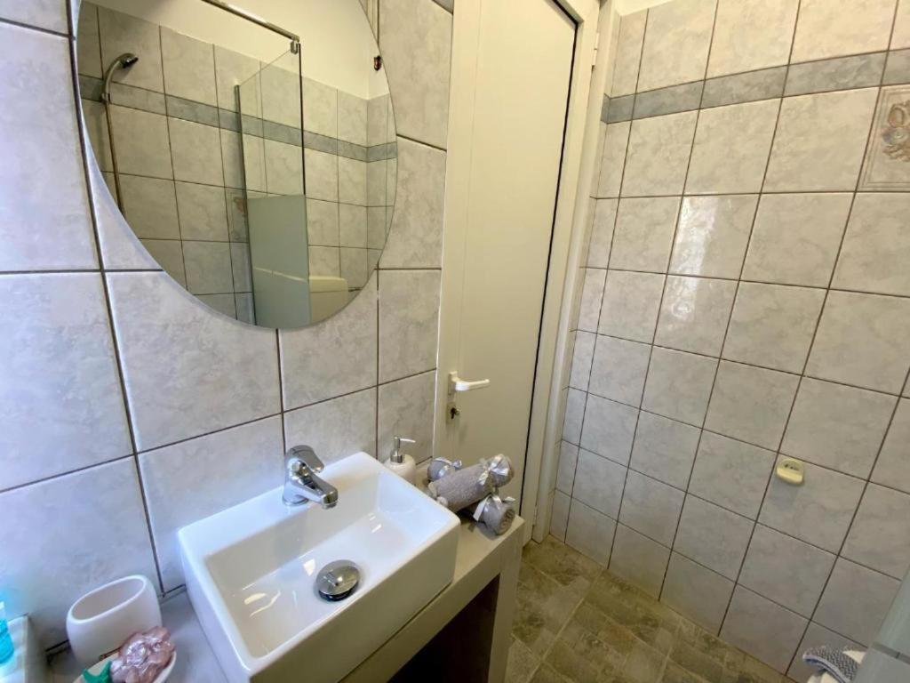 Dima Rooms And Apartments Atenas Exterior foto